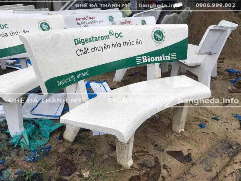 Công ty BIOMIN đặt bàn ghế đá xi măng 1