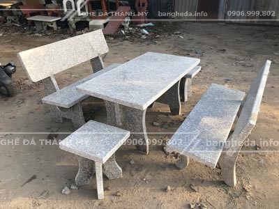 mẫu bộ bàn ghế đá có đôn thích hợp cho sân vườn rộng
