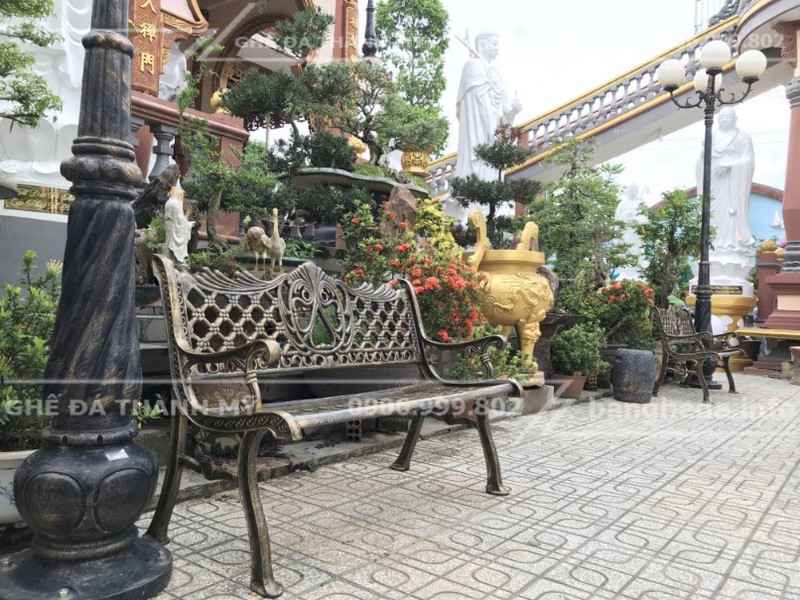 ghế gang đúc ngoài trời 1