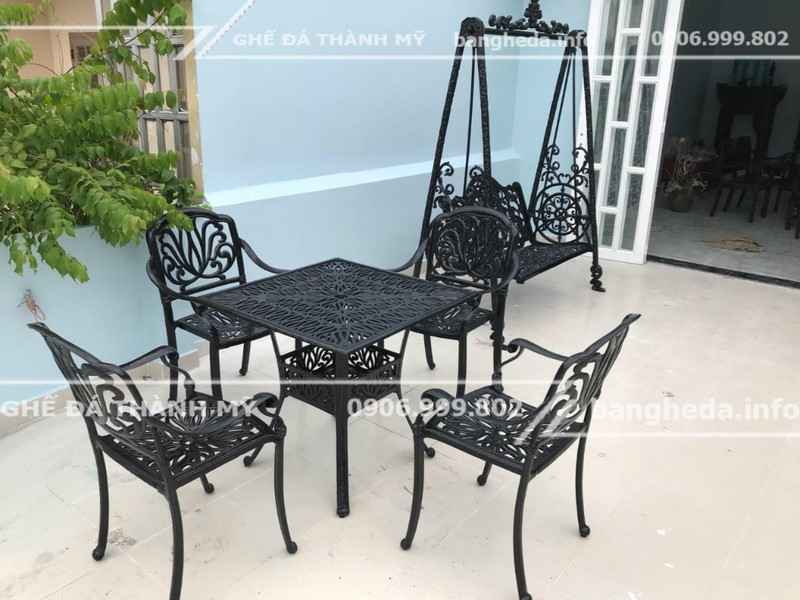 bàn ghế sân vườn gang đúc 1