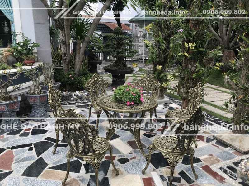 bàn ghế sân vườn gang đúc 2